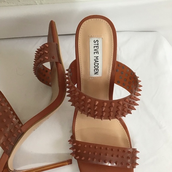 STEVE MADDEN WOMEN THE LUNNA TAN VINYL DOUBLE WIDE SPIKY SQUARE TOE HEELS SZ 9M - Picture 6 of 7